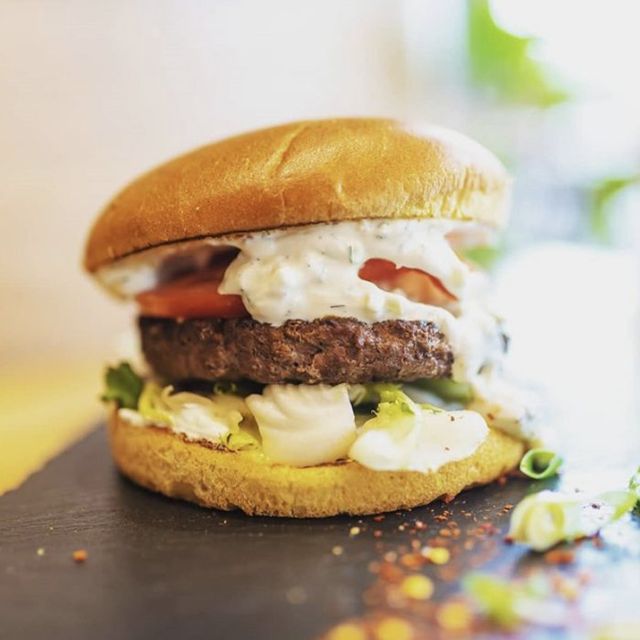 Cacıklı Kuzu Burger