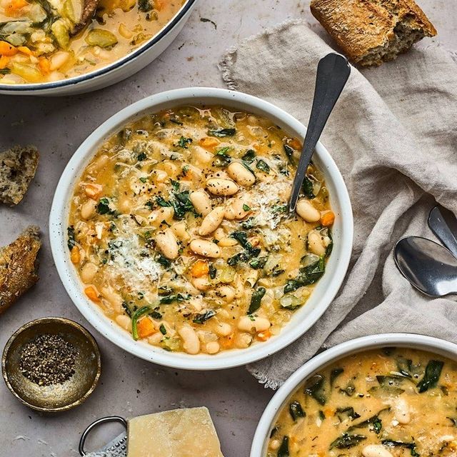 Parmesanlı Beyaz Fasulye Çorbası